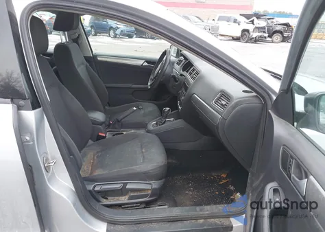 2015 Volkswagen Jetta 1.8T Se z USA, uszkodzony, nr VIN 3VWD17AJXFM271472